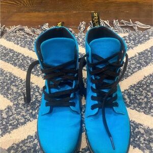 Women’s Dr Marten Hackney electric blue canvas boots